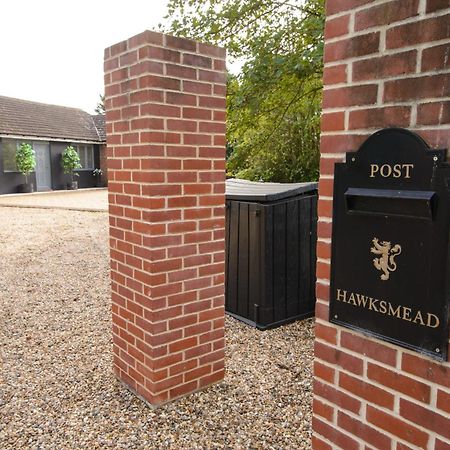 Deluxe 2 Bed Versace Bungalow Hot Tub, Sky Tv, Cinema Screen Saffron Walden Exterior foto