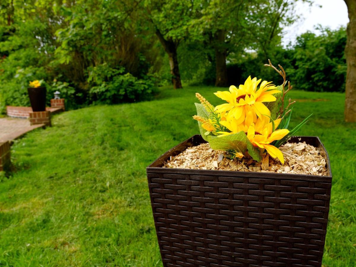 Deluxe 2 Bed Versace Bungalow Hot Tub, Sky Tv, Cinema Screen Saffron Walden Exterior foto