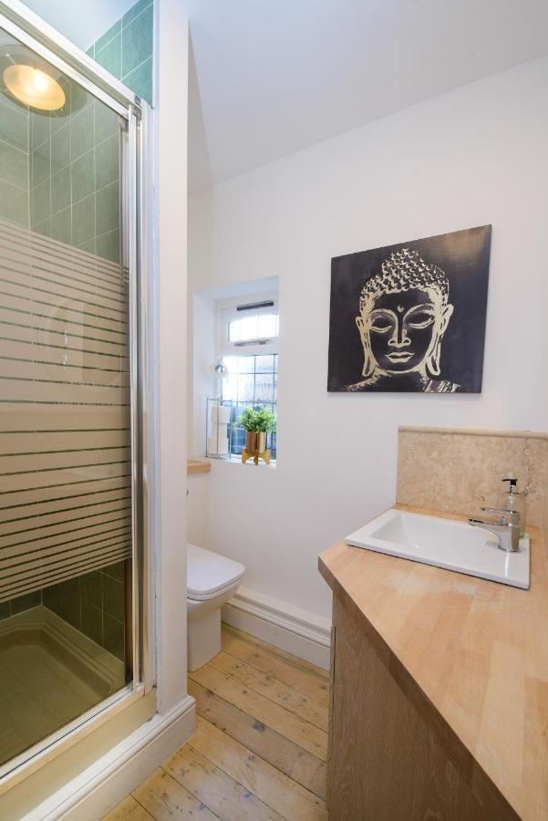 Deluxe 2 Bed Versace Bungalow Hot Tub, Sky Tv, Cinema Screen Saffron Walden Exterior foto