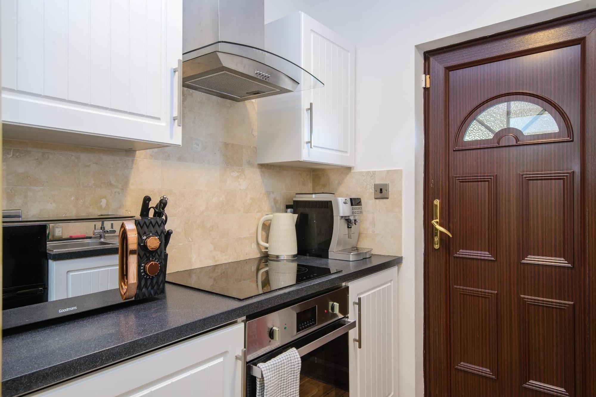 Deluxe 2 Bed Versace Bungalow Hot Tub, Sky Tv, Cinema Screen Saffron Walden Exterior foto