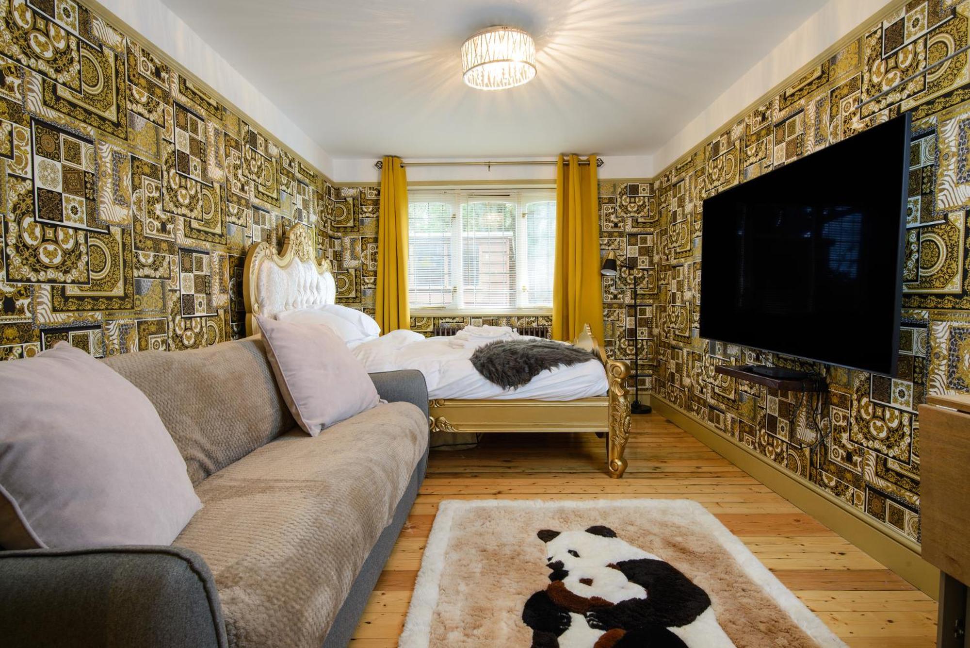 Deluxe 2 Bed Versace Bungalow Hot Tub, Sky Tv, Cinema Screen Saffron Walden Exterior foto